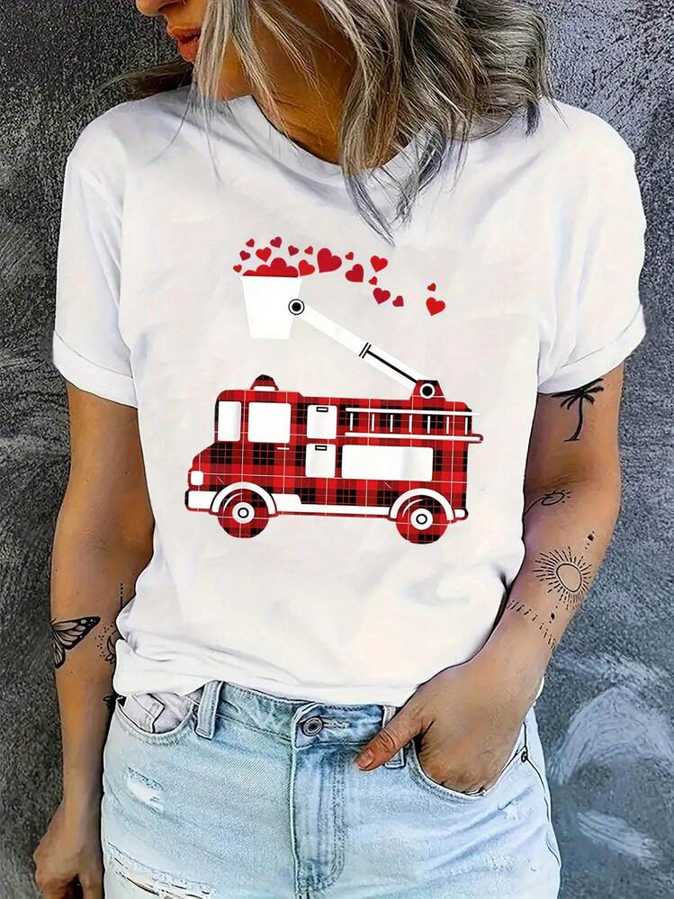 Camiseta Casual de Manga Corta para Mujeres con Estampado Gráfico de Camión de Bomberos y Corazones en Cuadros Rojos, Cuello Redondo, Tejido de Estiramiento Medio, Lavable a Máquina, Top de Comodidad para Todas las Estaciones, Material No Transparente - Blanco - Añade 1