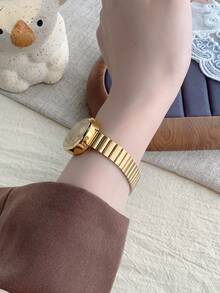 这款金/银方形竹节表盘石英表适合日常佩戴，也是生日和圣诞节的完美礼物。 - 金色 - 查看 3