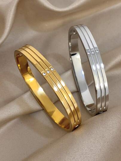 女士叠戴简约优雅手镯，不锈钢材质，日常佩戴，适合派对、圣诞节、情人节、母亲节等场合。