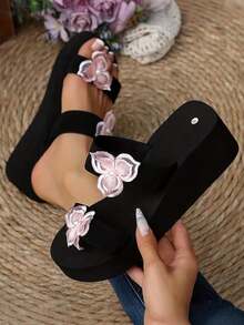 Neue schwarze Basis mit bestickter Blume, dicker Sohle Keilpantoffeln, bequem und vielseitig für Pendeln und Einkaufen, geeignet für Frühling und Sommer - Schwarz - Übersicht 2