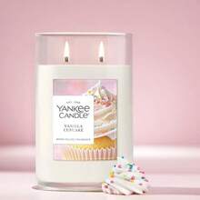 Yankee Candle - Vela perfumada de pilar mediano con hasta 115 horas de combustión, mezcla de cera de plantas premium para quemaduras constantes, vela de pilar de 14 onzas con fragancia de relleno de(Cupcake de vainilla. Signature Large 2-Wick Tumbler) - Multicolor - Ver 5