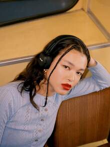 Marshall Major IV 无线蓝牙耳机，超长续航，支持无线充电，强劲低音，可折叠贴耳式设计，轻巧便携，适合旅行、健身、游戏、音乐等多种场景，兼容 iOS 和安卓系统。 - 棕色 - 查看 7