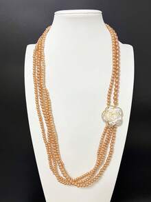 1件多层玻璃珍珠和水钻山茶花长项链，女士时尚毛衣链