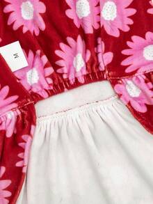 CuteBone 1 szt. Urocza sukienka dla psa Daisy z dużą różową kokardą – miękka aksamitna sukienka dla zwierząt, odpowiednia do noszenia na co dzień i na sesje zdjęciowe - Wielokolorowe - Zobacz 7