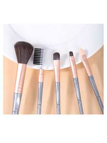 Bộ 5 cọ trang điểm, bao gồm cọ phấn phủ, cọ chuốt mi, cọ kẻ mày, cọ tán phấn mắt, phù hợp cho người mới bắt đầu, dễ sử dụng. Lông cọ bằng nylon mềm mại, không rụng lông, cán chắc chắn, lý tưởng cho việc trang điểm mắt chi tiết. - Nhiều màu - Xem 5