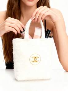 CHANEL Bộ quà tặng sang trọng, Túi đựng đồ trang điểm nhung màu kem có huy chương đặc trưng, Túi đựng đồ trang điểm du lịch - trắng - Xem 6