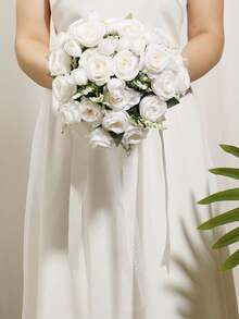 新娘伴娘捧花，饰以水晶心形点缀，白色玫瑰花束，适合婚礼、新娘送礼会、周年纪念、求婚、情人节及其他场合。 - 彩色 - 查看 4