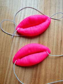 这款趣味十足的粉色嘴唇道具采用性感香肠唇设计，是成人派对、婚礼游戏或创意惊喜礼物的完美之选。适合赠送给亲朋好友，也是派对、生日、角色扮演和其他场合的理想之选。 - 彩色 - 查看 4