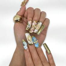 NailLuxe 10 PCS Handmade Square Press-On Nails | Pink-Blue Gem Palace Style With Acrylic Exquisite Details, Gem Frame & Pearl Embellishments & Luxe Styles - 金色 - 查看 2