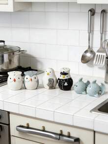 卡通陶瓷调料罐两件套 - 猫头鹰/鱼/企鹅造型。适用于厨房存放盐和胡椒粉，动物造型调料瓶，陶瓷盐和胡椒粉套装，厨房调料收纳，装饰性厨房配件，可爱厨房礼品，调料罐，卡通厨房装饰，调料瓶套装。