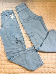 REED Women's Simple Wide-Leg Cargo Jeans With Multiple Pockets - Light Wash - View 2