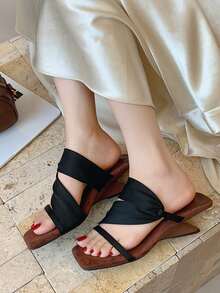 2026 New Summer French Retro Strap Asymmetric Heel Sandals, High Heel Slides To Pair With Dresses - Black - View 3