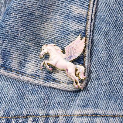 白色骏马珐琅胸针 时尚装饰胸针 衣领徽章 包饰 珠宝礼品