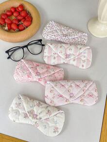 1pc Heart-Shaped Quilted Eyeglasses Case, Women's Glasses Bag, Eyeglasses Box, Eyeglasses Holder, Girls Eyewear Storage Box, Suitable For Travel, Vacation And School, Sunglasses Pouch, Multi-Function Storage Bag, Eyewear Organizer, Jewelry Pouch, Sunglasses Accessories, Designed In Korean INS Style, With Buckle Closure, Perfect For Protecting Sunglasses, Birthday Gift, Friend Gift, Bridesmaid Gift, Back To School Gift, Travel Essential, Dorm Essential - 彩色 - 查看 2