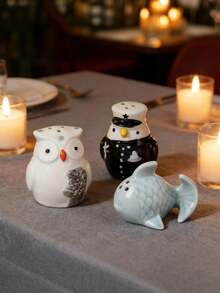 卡通陶瓷调料罐两件套 - 猫头鹰/鱼/企鹅造型。适用于厨房存放盐和胡椒粉，动物造型调料瓶，陶瓷盐和胡椒粉套装，厨房调料收纳，装饰性厨房配件，可爱厨房礼品，调料罐，卡通厨房装饰，调料瓶套装。