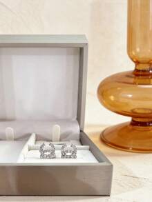 2只极简法式风格水钻字母C耳钉，优雅百搭的耳环饰品