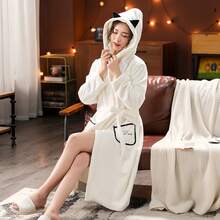 ثوب نوم نسائي من الفلانيل السميك مناسب للخريف والشتاء، ثوب منزلي فضفاض مريح ودافئ، بشكل أنيق، مع جيوب وحزام، باللون الأبيض