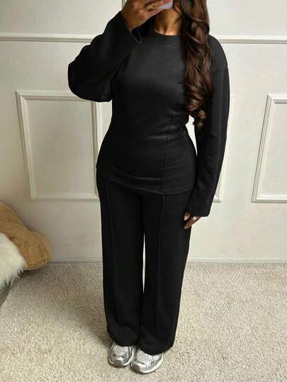 Ensemble 2 pièces pour femmes Vaiaye : Top à manches longues col rond noir assorti à un pantalon de survêtement mi-long à taille resserrée, tenue élégante pour la Saint-Valentin