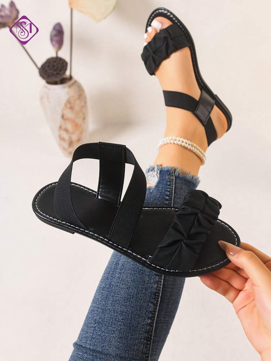 Damen Breite Weite Rüschen Dekor leichte flache Sandalen, bequeme atmungsaktive Kreuz-Gummiband Lässig Sandalen, elegante Mode Outdoor Strand flache Sandalen Oversized - Schwarz - Übersicht 1