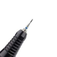 1支火焰形碳化钨金刚石指甲钻头，3/32英寸，专业去茧指甲钻头