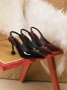 Sapatos de Salto Alto de Bico Fino e Fechado com Salto Gatinho Assimétrico em Couro Envernizado Preto, Elegantes Sapatos de Festa Formais de Moda com Fivela, Bombas Sexy com Fivela e Tira no Tornozelo