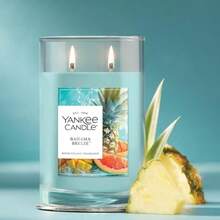 Yankee Candle - Vela perfumada de pilar mediano con hasta 115 horas de combustión, mezcla de cera de plantas premium para quemaduras constantes, vela de pilar de 14 onzas con fragancia de relleno de(Bahama Breeze Large 2-Wick Tumbler) - Multicolor - Ver 2