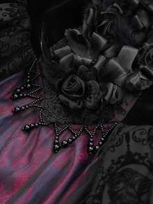Đầm Gothic cổ chữ V tay loe buộc dây, chất liệu tương phản, họa tiết hoa màu tím. - màu đen - Xem 7