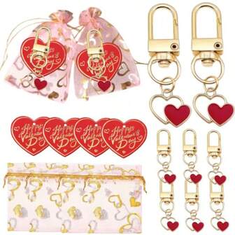 15/30pcs. Featuring A Red Heart And Gold Accents, These Keychains Perfectly Capture The Romantic Atmosphere Of Valentine's Day. The Keychains Combine A Clasp And Double Heart Pendant, Offering Both Decorative And Practical Value. Ideal For Couples To Exchange On Valentine's Day.