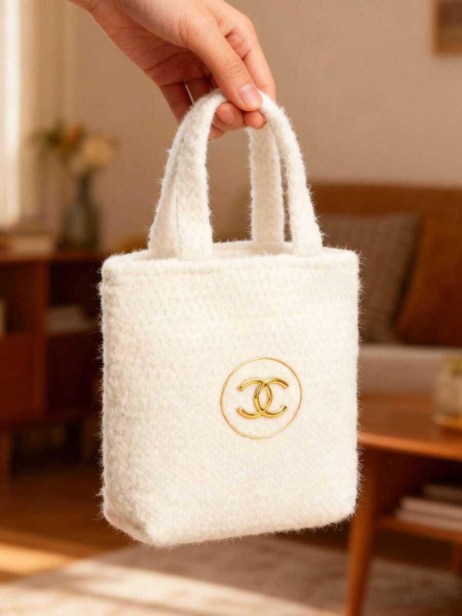 CHANEL Bộ quà tặng sang trọng, Túi đựng đồ trang điểm nhung màu kem có huy chương đặc trưng, Túi đựng đồ trang điểm du lịch - trắng - Xem 1