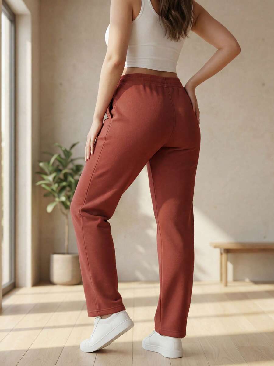 DEVIT - Pantalón jogger estilo loungewear con cintura lisa sin resorte y jareta ajustable – diseño minimalista oversized, tela mate suave, bolsillos laterales discretos, ideal para uso diario casual y cómodo - Rojo - Ver 1