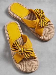 Sandales pour femmes - Douces, légères, antidérapantes, respirantes, glissières prêtes pour les vacances avec bandes croisées pour la plage, la piscine et les plaisirs d'été - Parfaites pour les escapades en vacances - Jaune citron - Voir 4