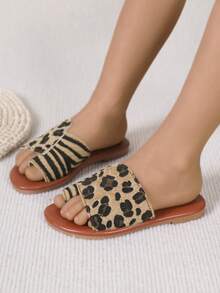 1双时尚百搭豹纹和斑马纹拼接儿童人字拖 - 棕色 - 查看 2