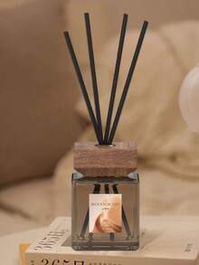 这款大容量无焰香氛藤条空气清新剂，散发栀子花、沉香玫瑰、沉香和樱花的香气，可放置于卧室、办公室或浴室，以消除异味并净化空气。