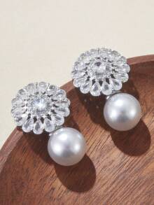 一對精美的女士時尚假珍珠鑲嵌白色鋯石耳環