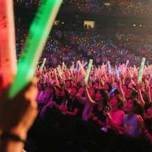 CamelParty Personalized LED Foam Glow Sticks 38/70/100 Pcs – Custom Light Up Party Favors For Weddings, Soft Glow Wands, Birthdays, Bachelorette Parties, Concerts & Celebrations - trắng - Xem 5