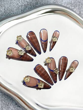 Stilettonaglar Handgjorda pressnaglar i fransk stil med flerfärgade toppar, guldfärgade blommönster och handmålade, motstridiga mönster i århundradets estetik - Heltäckande konstgjorda DIY-glitterlösnaglar för konserter, festivaler, klubbar och gatumode - 10 st/påse