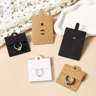 100张创意空白戒指收纳卡，包含50张卡片和50个收纳袋，适用于项链、耳环、发绳、卡纸尾环、吊卡、折叠卡、珠宝包装展示卡、礼品包装配件。