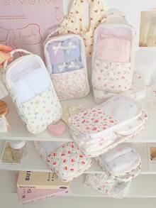1个可爱图案印花绗缝多功能收纳袋尿布整理袋，可用于收纳尿布和衣物，可放入妈妈包中用于旅行收纳，包括毛巾、围兜、衣物、袜子、内衣、尿布等。小型衣物收纳袋，设有独立隔层可存放脏衣服，是妈妈和宝宝旅行的理想之选。旅行必备，邮轮旅行必备，度假必备，妈妈礼物，伴娘礼物。 - 彩色 - 查看 1