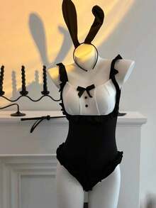 一套性感兔女郎角色扮演内衣套装 - 连体紧身衣配头带，适合万圣节、派对等场合。