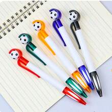Bolígrafos de fiesta de fútbol - Bolígrafos de tinta negra retráctiles con forma de balón de fútbol, punta media de 1.0 mm, agarre suave, 5 colores, para oficina, fiesta, Navidad, Año Nuevo