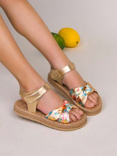 1 par de sandalias planas bordadas con flores para niñas, de calidad satén con diseño de en el talón, estilo bohemio, suela tejida de doble capa, ligero y cómodo, adecuado para niñas de 3 a 15 años, estudiantes de primaria, vacaciones de verano al aire libre