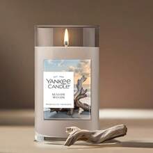 Yankee Candle - Vela perfumada de pilar mediano con hasta 115 horas de combustión, mezcla de cera de plantas premium para quemaduras constantes, vela de pilar de 14 onzas con fragancia de relleno de(Bosques costeros Medium Pillar) - Multicolor - Ver 2