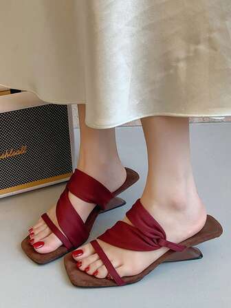 2026 New Summer Asymmetric Strap Irregular Heel Sandals For Women, French Retro Style, High Heel Slippers To Wear With Dresses