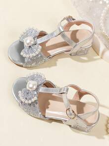 这款儿童梦幻连衣裙式银色珍珠凉鞋适合演出、婚礼、特殊活动、夏季生活、正式场合和户外聚会。 - 銀色 - 查看 4