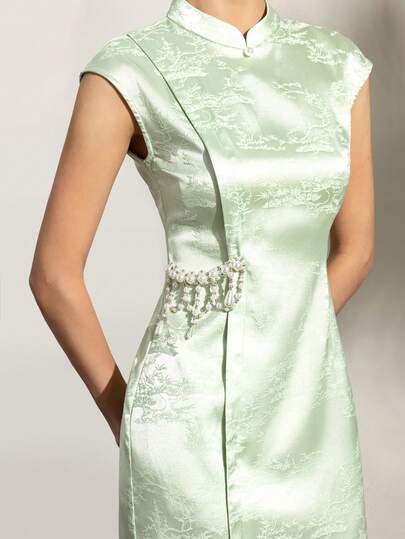 Women's Sophisticated Traditional Cheongsam With Elegant High Neck, Decorative Pearl Detail, Graceful Side Slit, And Flattering Form-Fitting Silhouette For Wedding Celebration, Gala Dinner, Formal Reception, Festival Gathering, And Evening Party