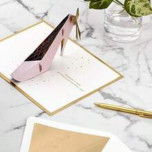 Hallmark Shoebox - Juego de tarjetas de cumpleaños (tarjetas con sobres), Gracias por ti(Pop Up, Zapatos) - Multicolor - Ver 3
