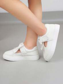 1 par de zapatos planos de princesa para niñas con diseño de lazo y cierre de gancho y bucle, suela blanda antideslizante, zapatos casuales para bebés, zapatillas de moda versátiles para niños, adecuados para primavera y otoño - Beis - Ver 4
