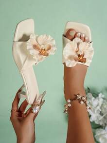 Elegant Women's Floral Decorated High Heel Shoes, European And American Style, Suitable For Beach, Travel, Date, Commute, Party. Floral Decorated High Heel Sandals Suitable For Banquet, Party, Vacation, Fairy Style. Women's Square Toe Kitten Heel Mule Slippers, Beige Color, Can Be Matched With Dresses And Pants, Gentle Women's Low Heel Design, Comfortable For Going Out. - Beige - View 3