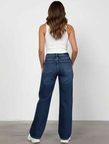 Calça Jeans Wide Leg Feminina Lavagem Escura Cintura Alta Design Contemporâneo Perna Ampla Estilo Sofisticado Tecido Premium Confortável Caimento Estruturado Look Moderno Moda Feminina Atual Versátil Para Combinar Com Diferentes Estilos Peça Essencial Para Quem Busca Elegância Conforto e Qualidade