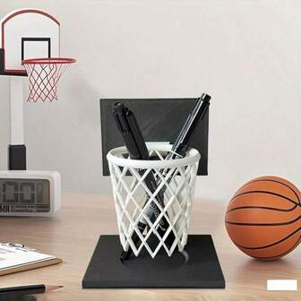 1个篮球框笔筒，创意办公桌收纳架，黑色底座白色网格设计，可收纳多支笔，适用于家庭、办公室、学校，篮球主题装饰